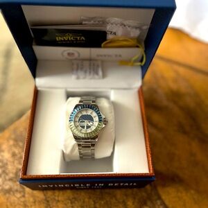 Invicta NFL Seahawks women’s watch, so elegant and beautiful.